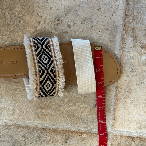 FOREVER 21 SANDALS - Picture 6 of 9